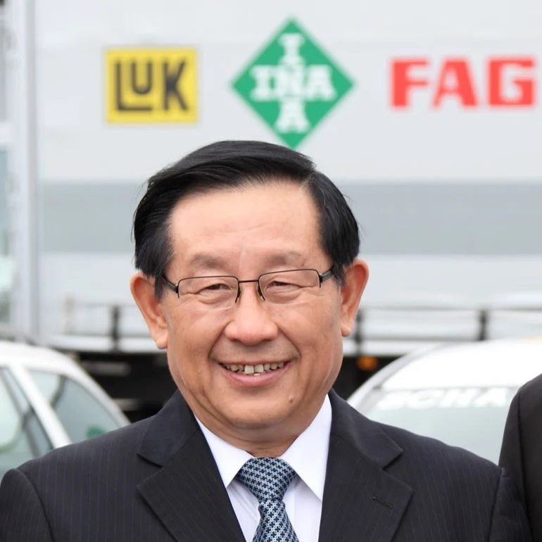 Beitragsbild zum Artikel „Der Mann, der Deutschlands Autowissen nach China brachte und die Autowelt veränderte“ zum Thema Sachbuch & Wirtschaft